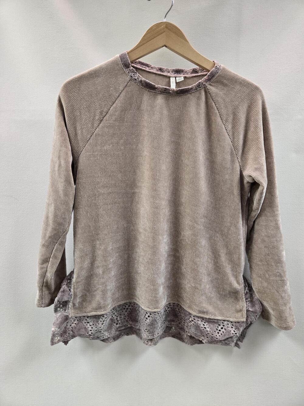 Ruffle Hem Shirt Womens Small Beige Velour Lace Trim Raglan Long Sleeve